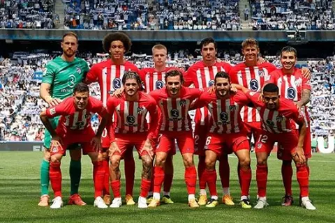 تشكيل أتلتيكو.. ألفاريز يقود الهجوم وجريزمان على دكة البدلاء أمام برشلونة في الليجا